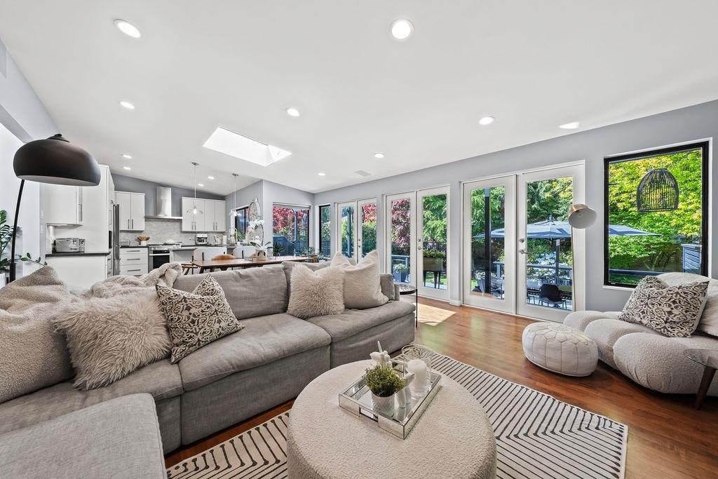 1098 Linnae Avenue, North Vancouver, BC