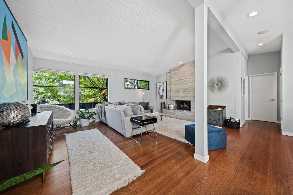 1098 Linnae Avenue, North Vancouver, BC