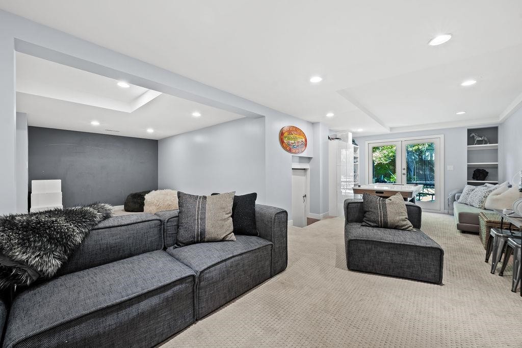 1098 Linnae Avenue, North Vancouver, BC