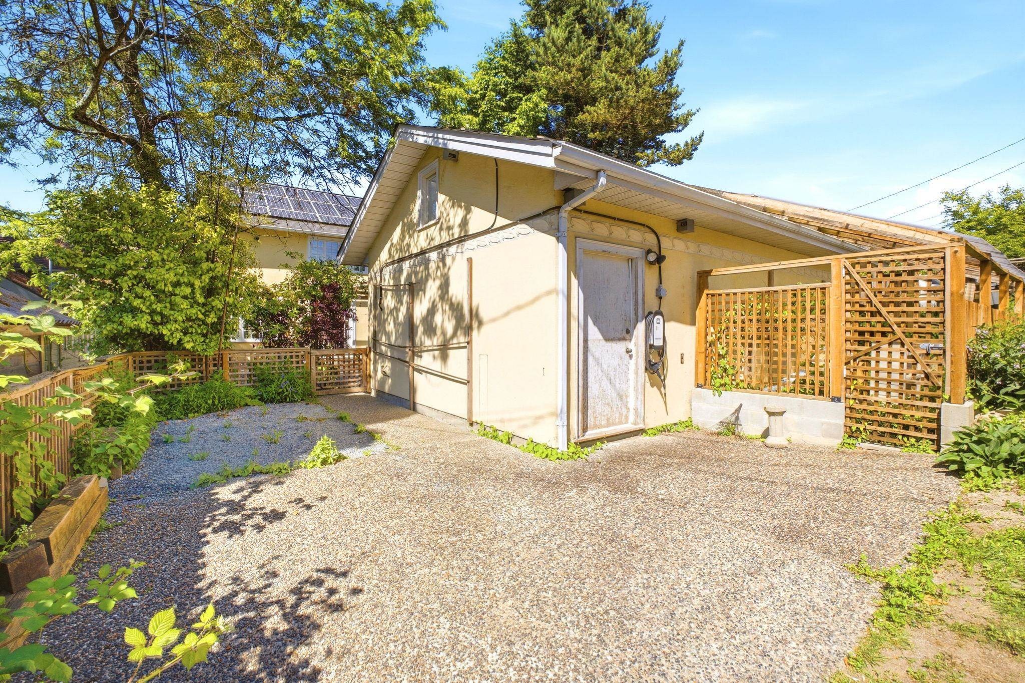 1620 20Th Avenue E, Vancouver, BC
