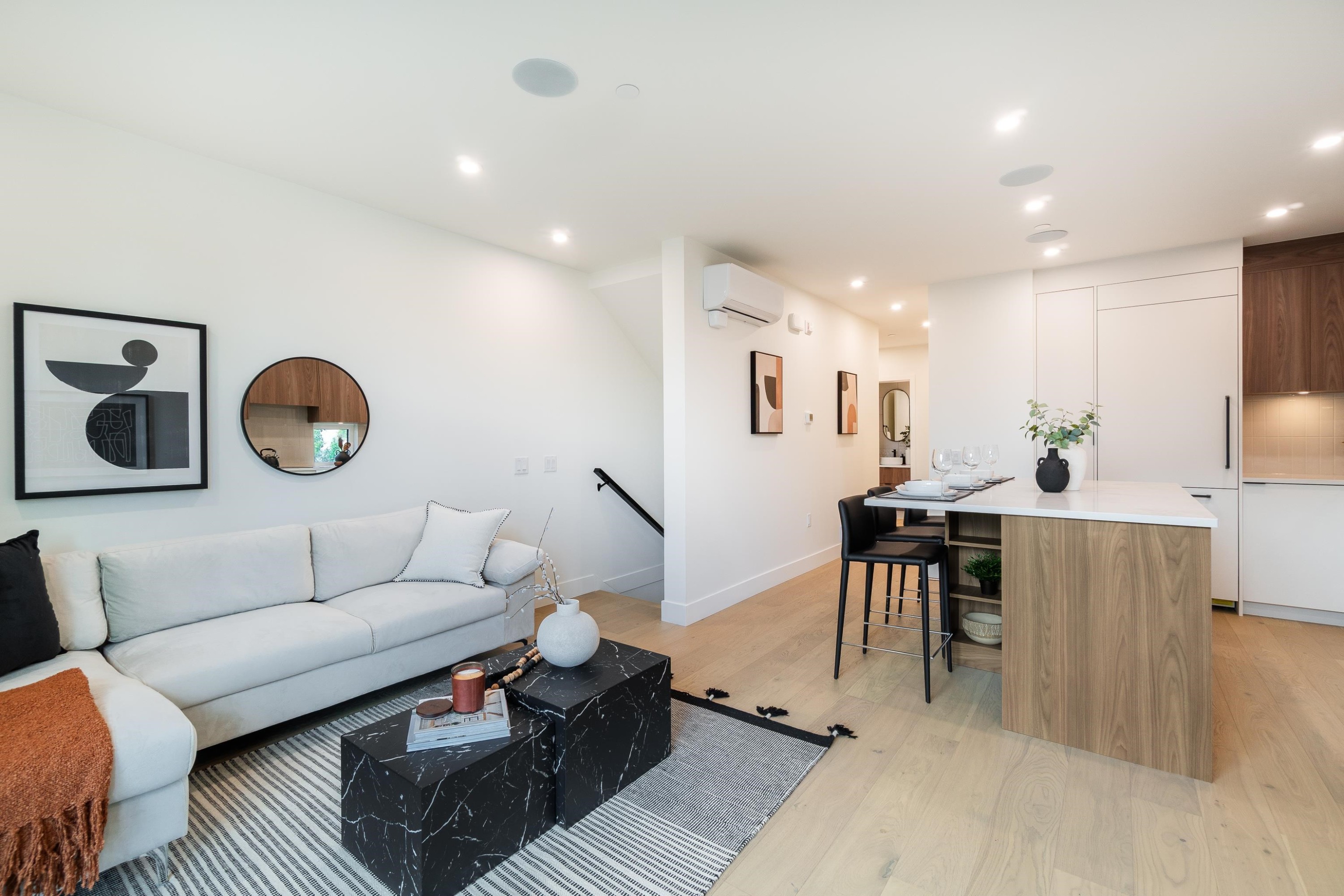 122-1552 3Rd Avenue E, Vancouver, BC