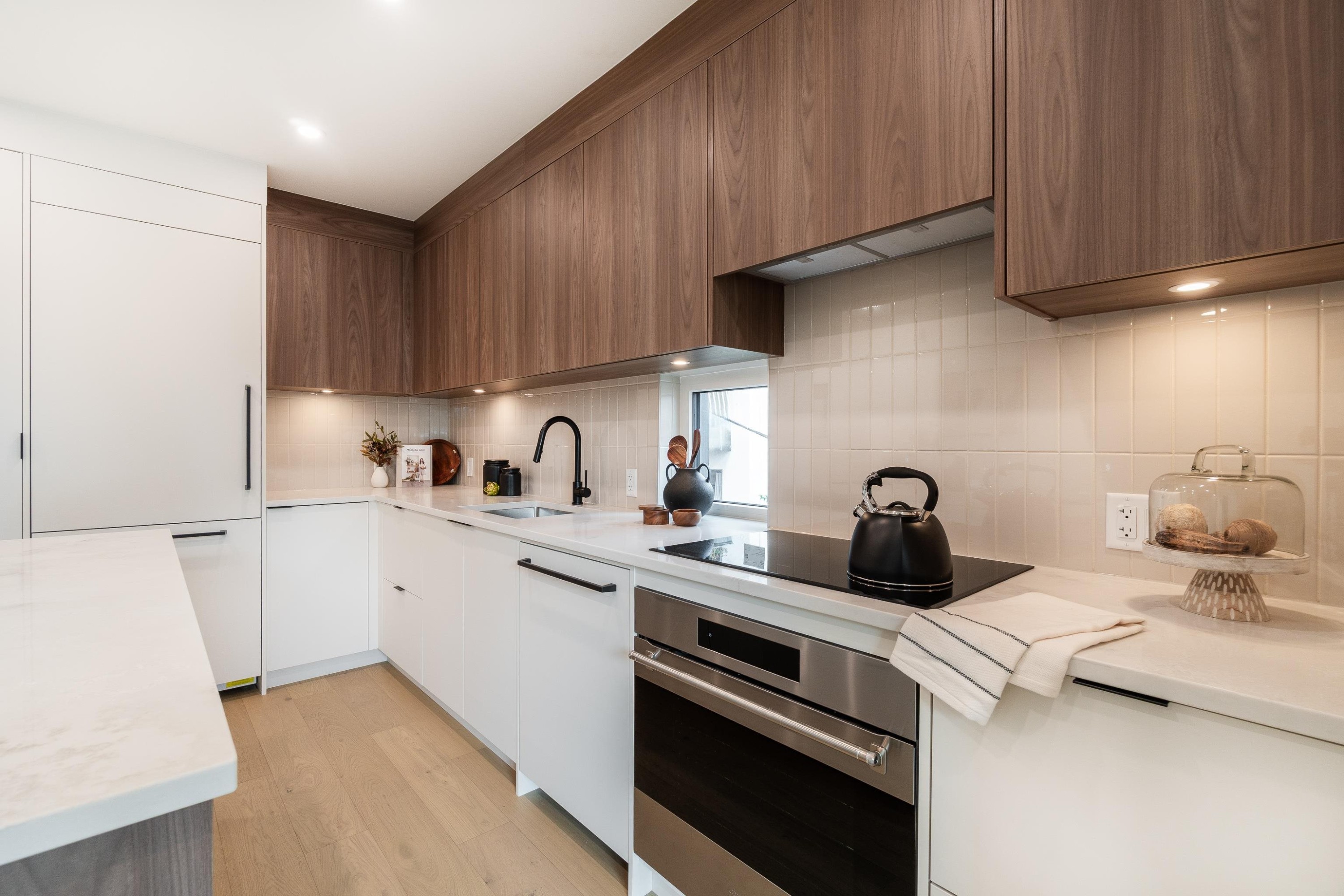122-1552 3Rd Avenue E, Vancouver, BC