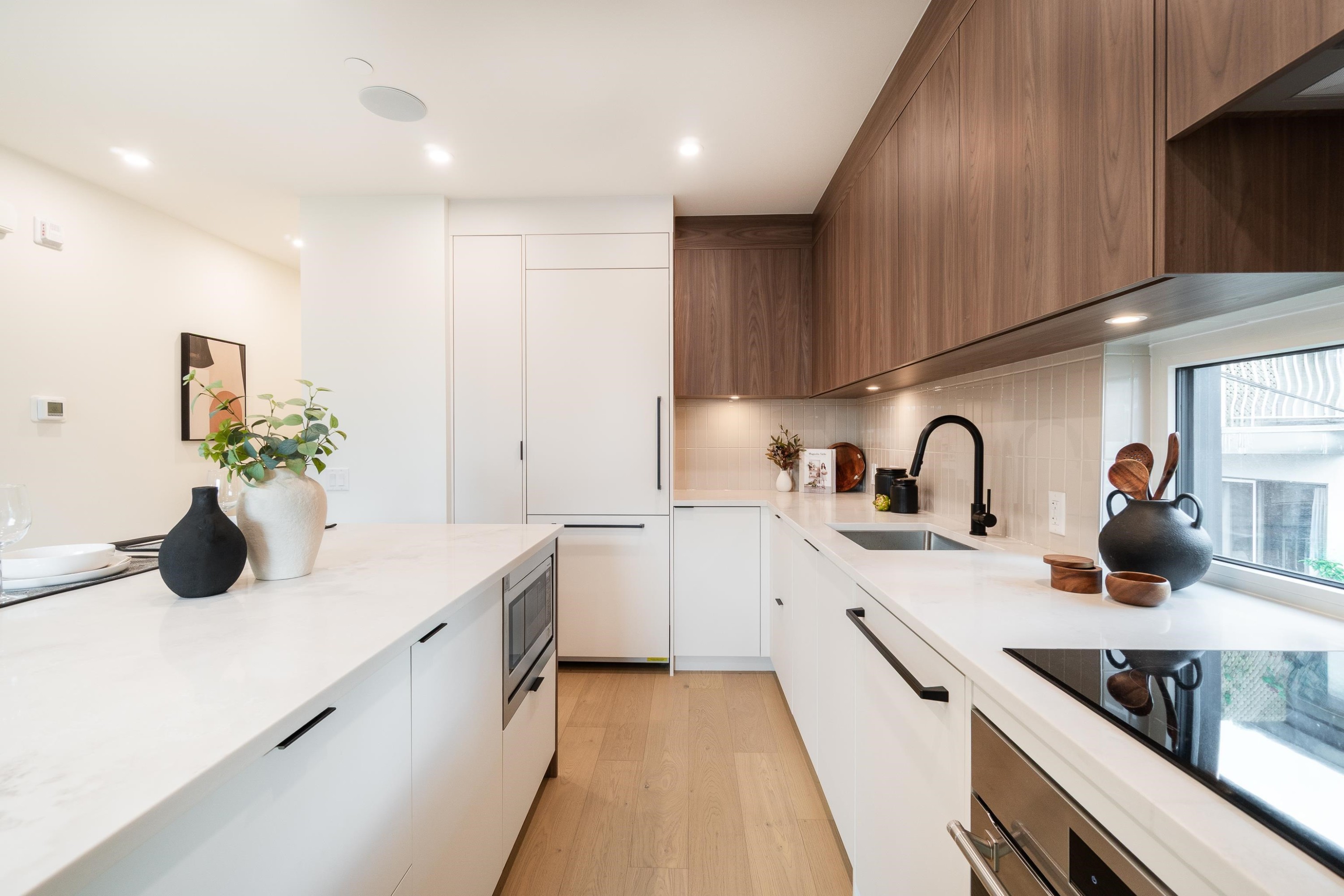 122-1552 3Rd Avenue E, Vancouver, BC