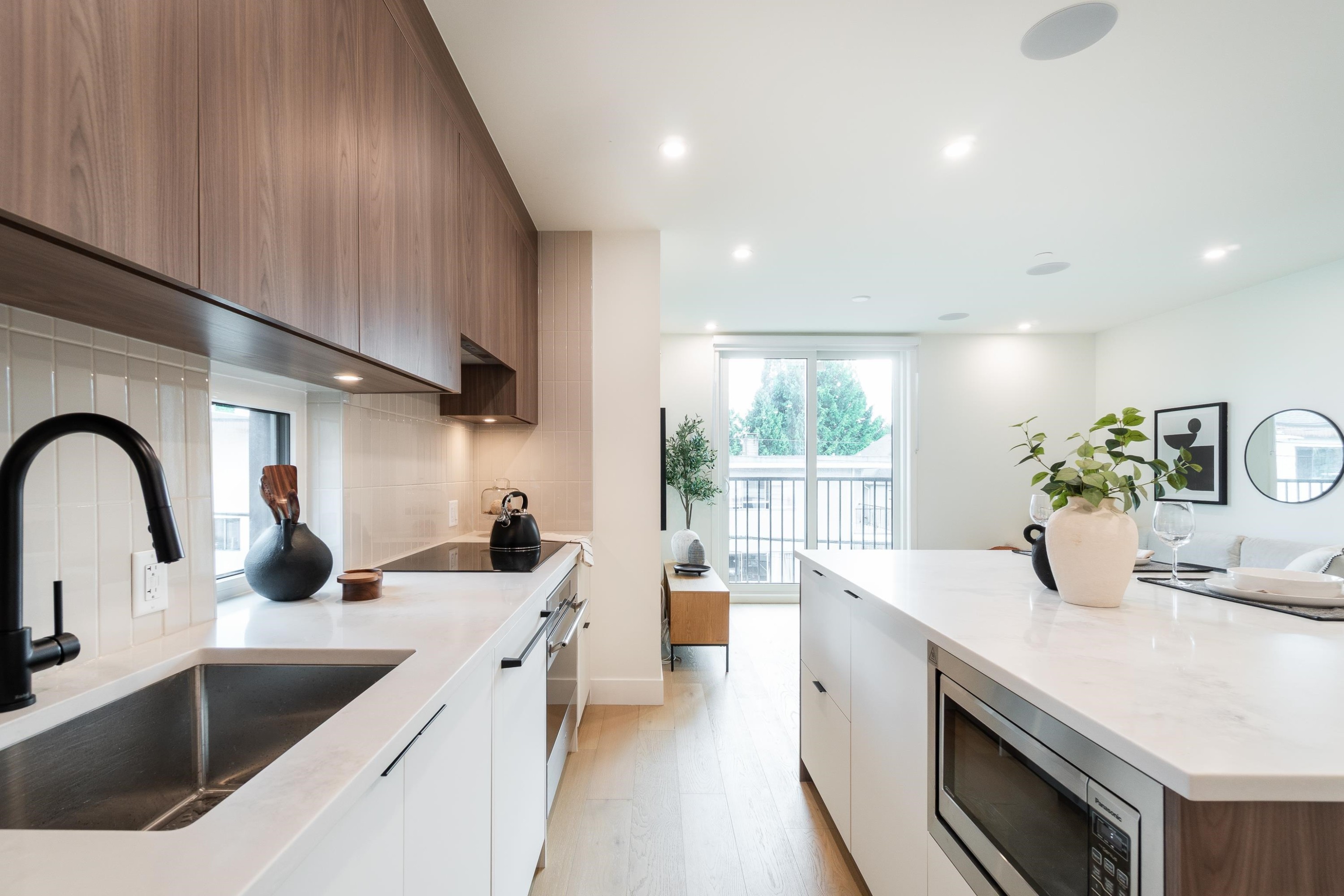 122-1552 3Rd Avenue E, Vancouver, BC