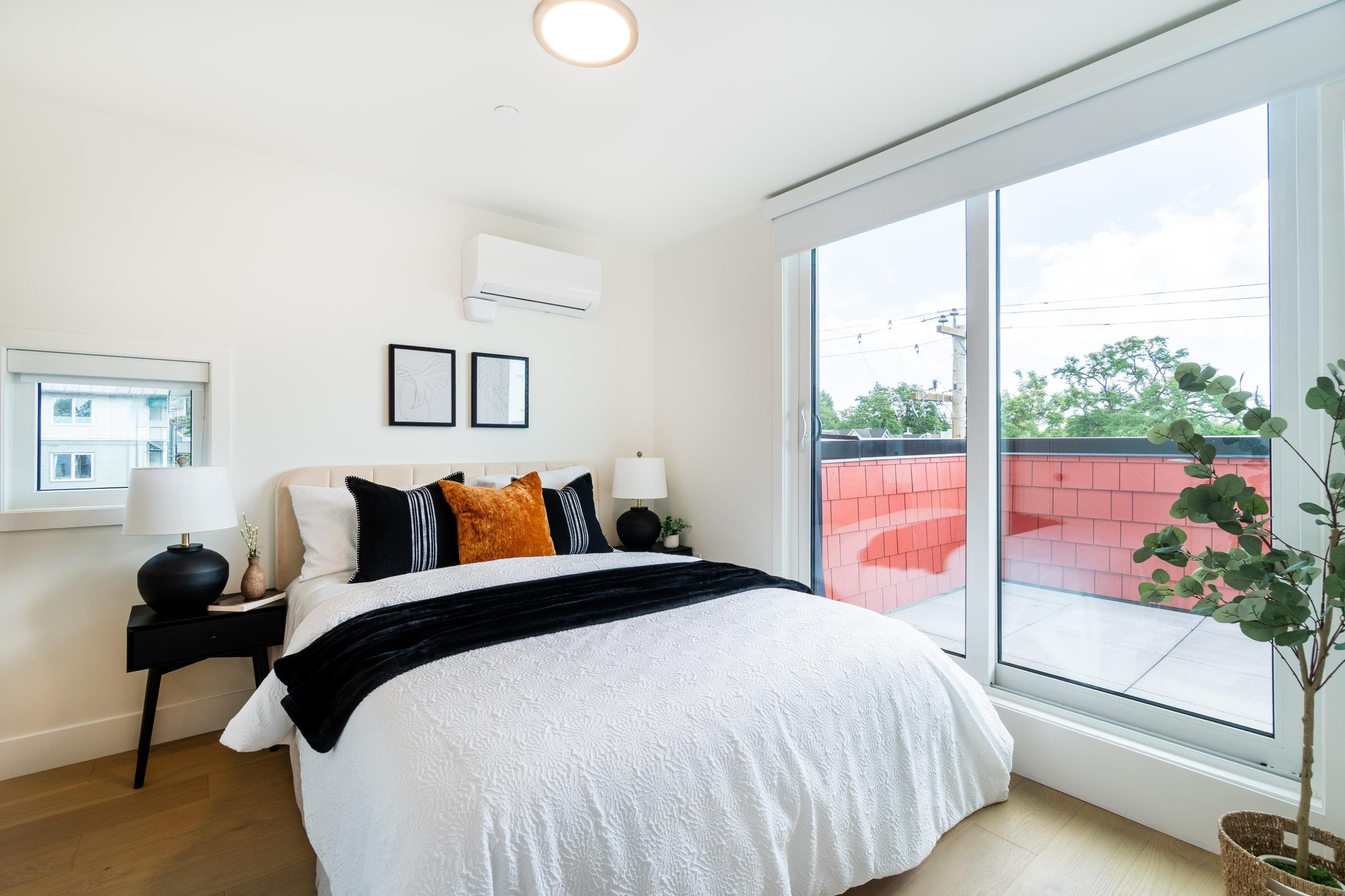 122-1552 3Rd Avenue E, Vancouver, BC