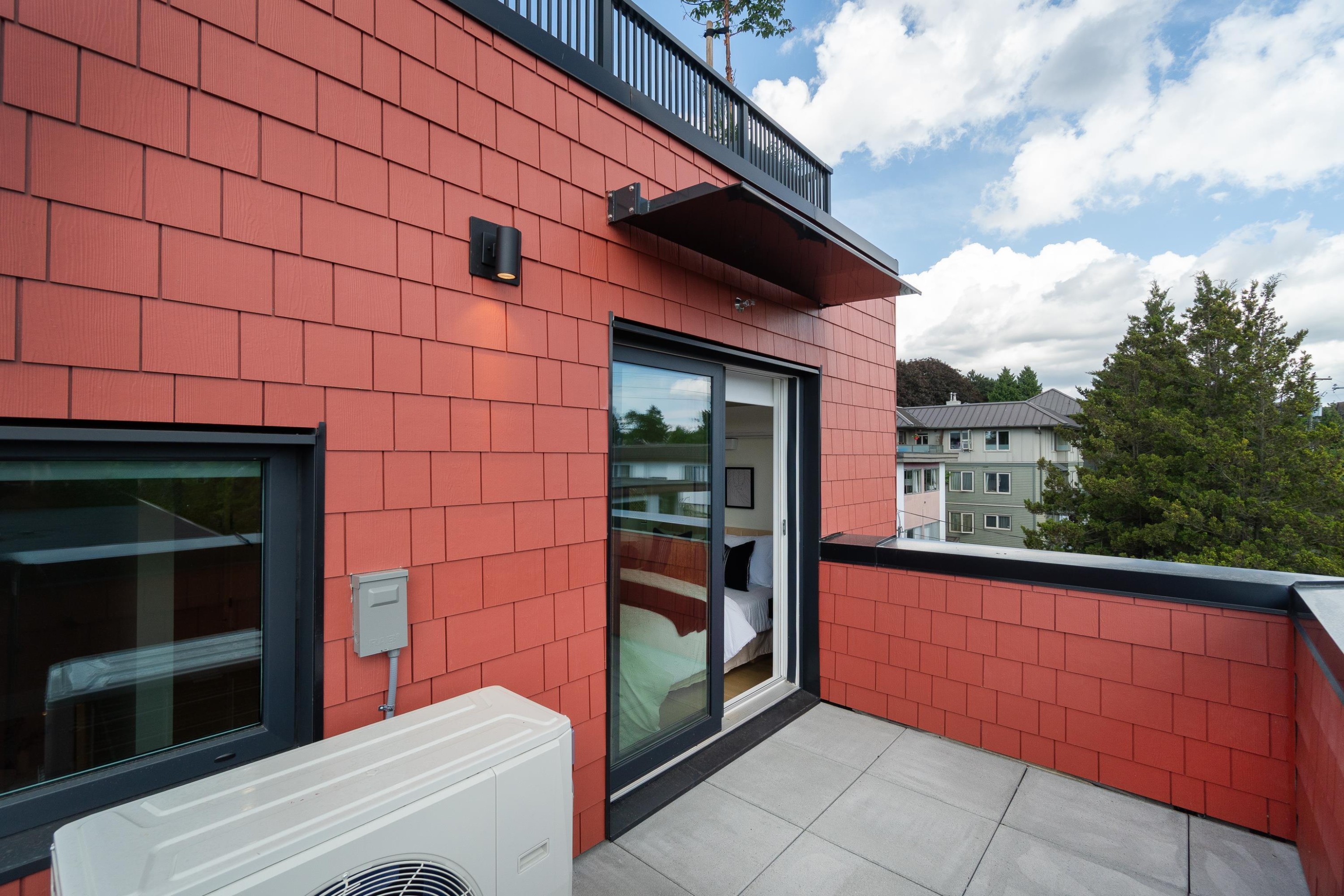 122-1552 3Rd Avenue E, Vancouver, BC