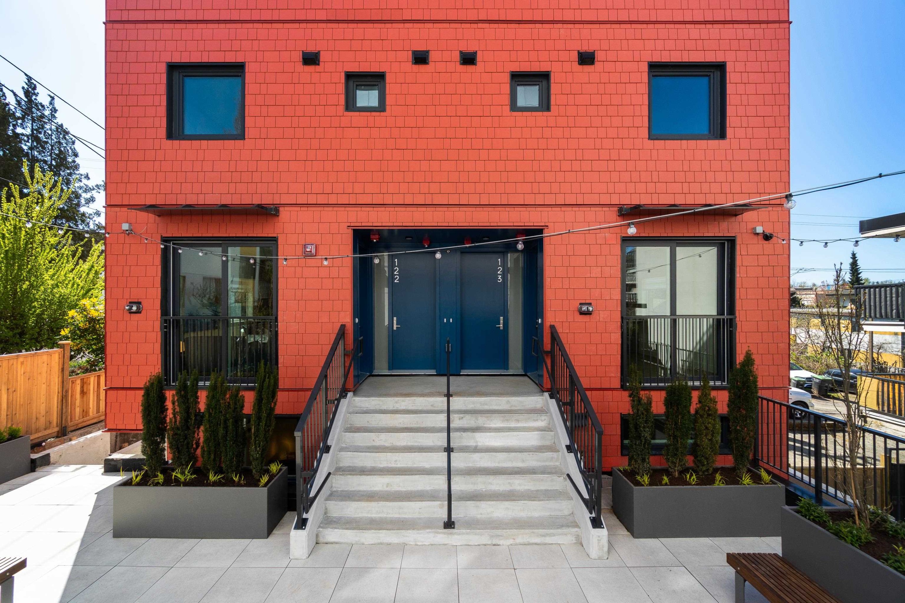 122-1552 3Rd Avenue E, Vancouver, BC