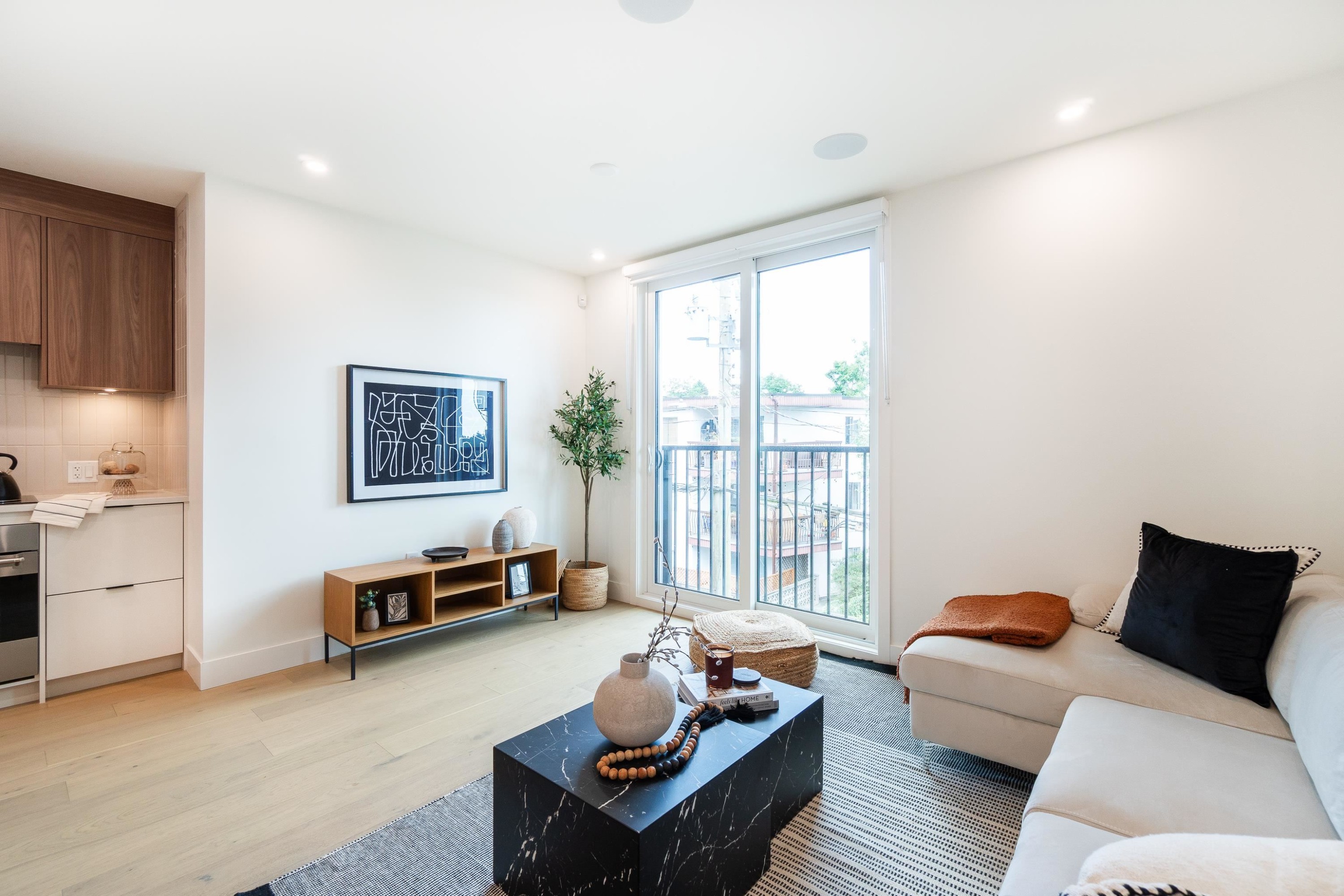 122-1552 3Rd Avenue E, Vancouver, BC