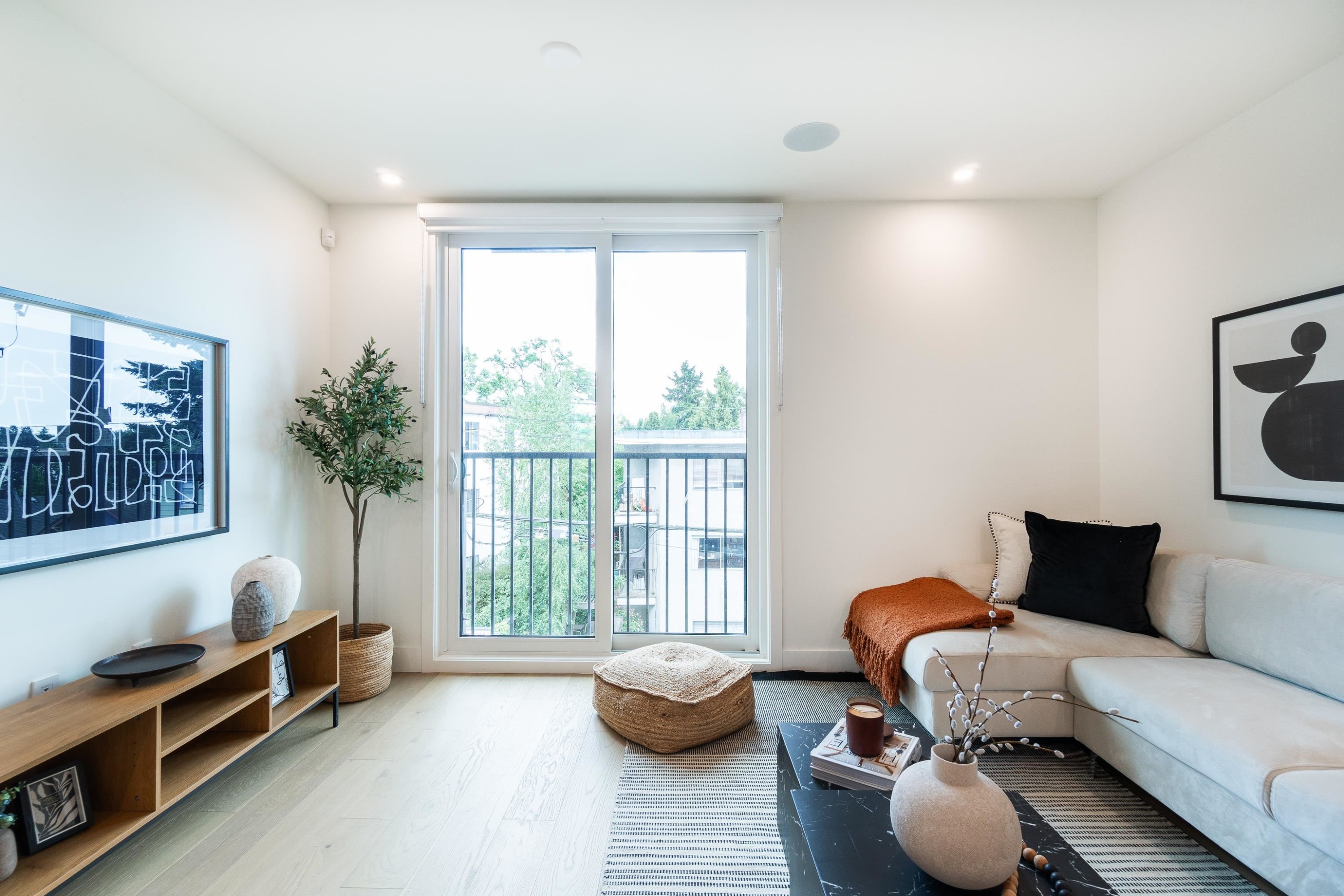 122-1552 3Rd Avenue E, Vancouver, BC