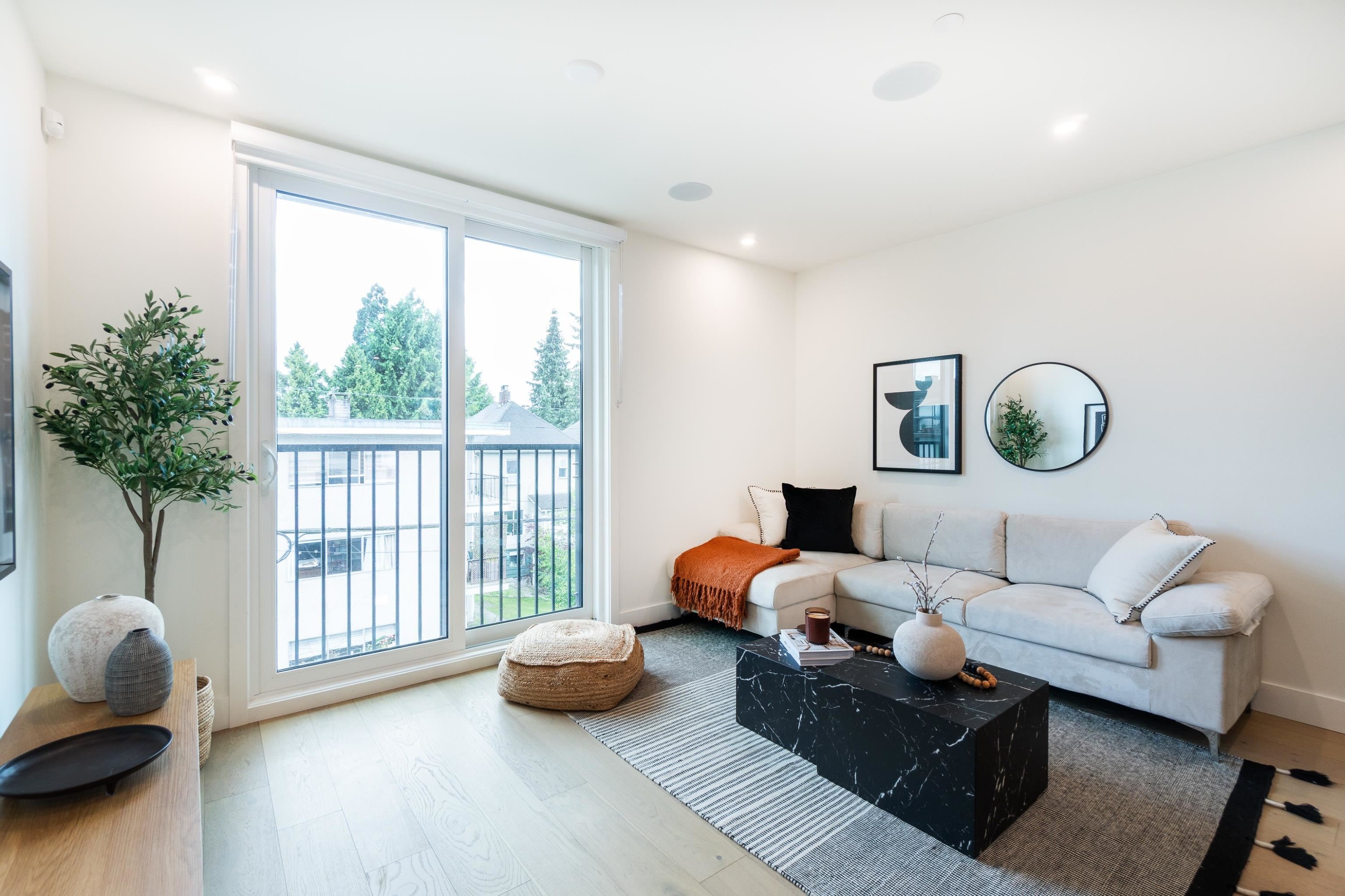 122-1552 3Rd Avenue E, Vancouver, BC