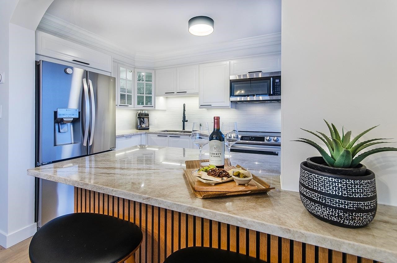 2601-120 2Nd Street W, North Vancouver, BC