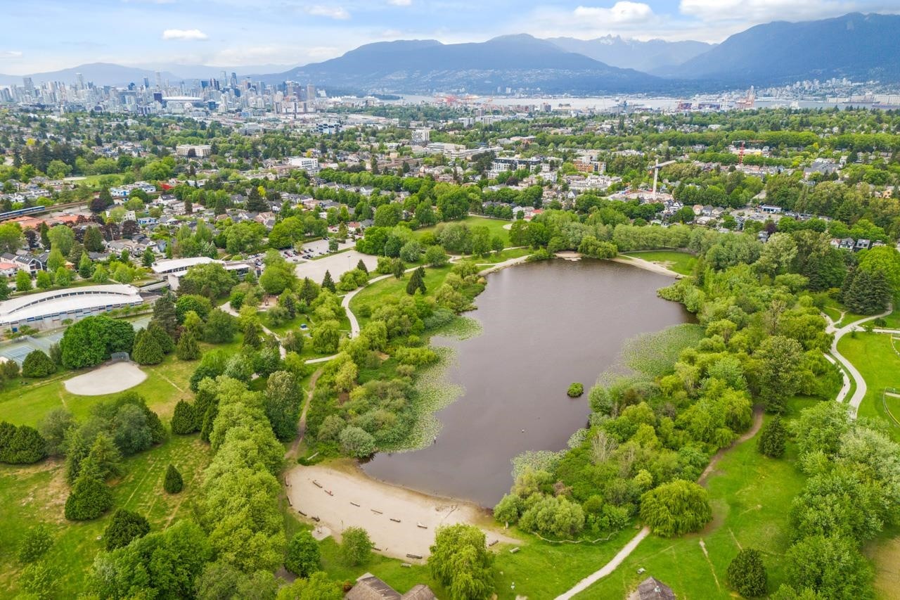 2036 Broadway E, Vancouver, BC