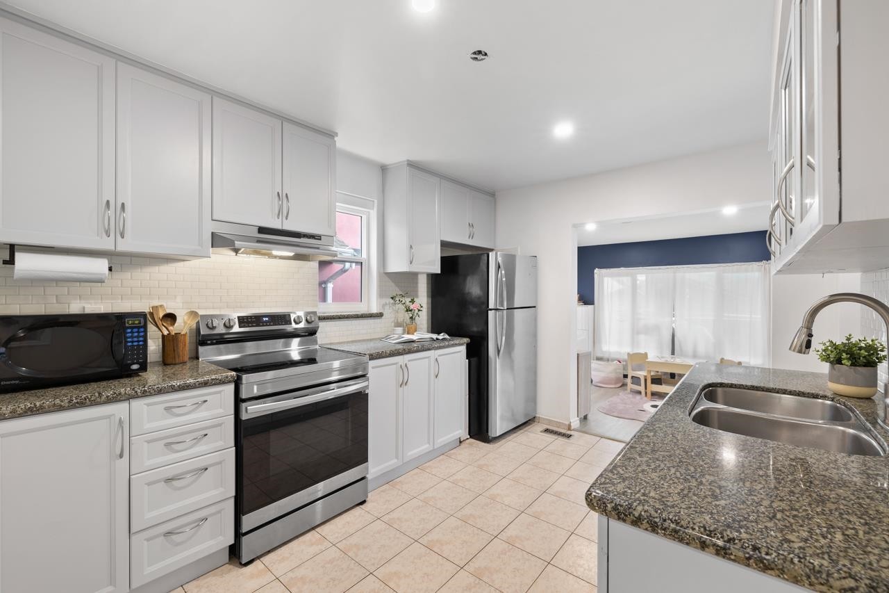 2036 Broadway E, Vancouver, BC