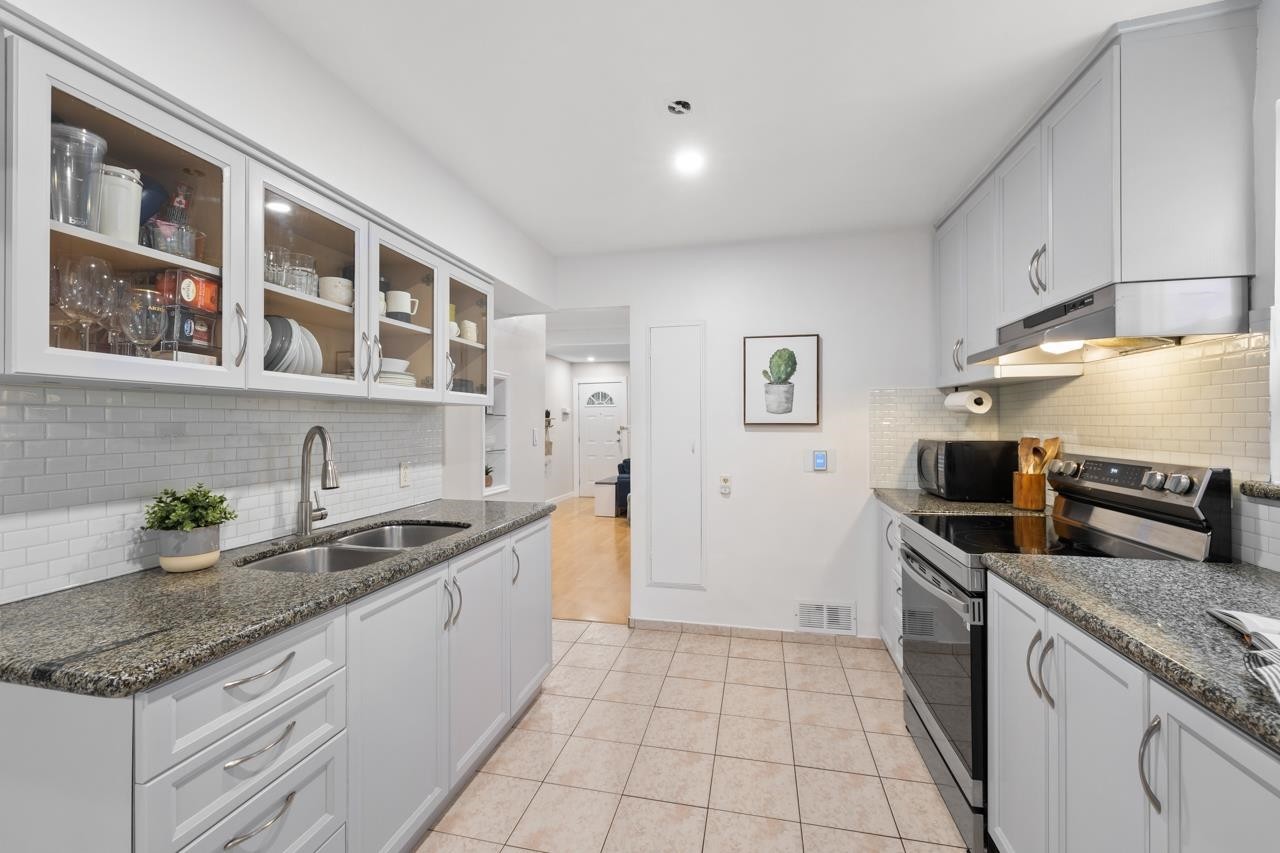 2036 Broadway E, Vancouver, BC