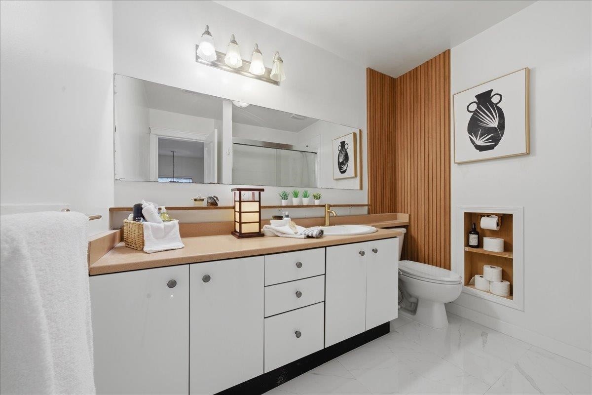 7694 Buller Avenue, Burnaby, BC - Indoor Photo Showing Bathroom
