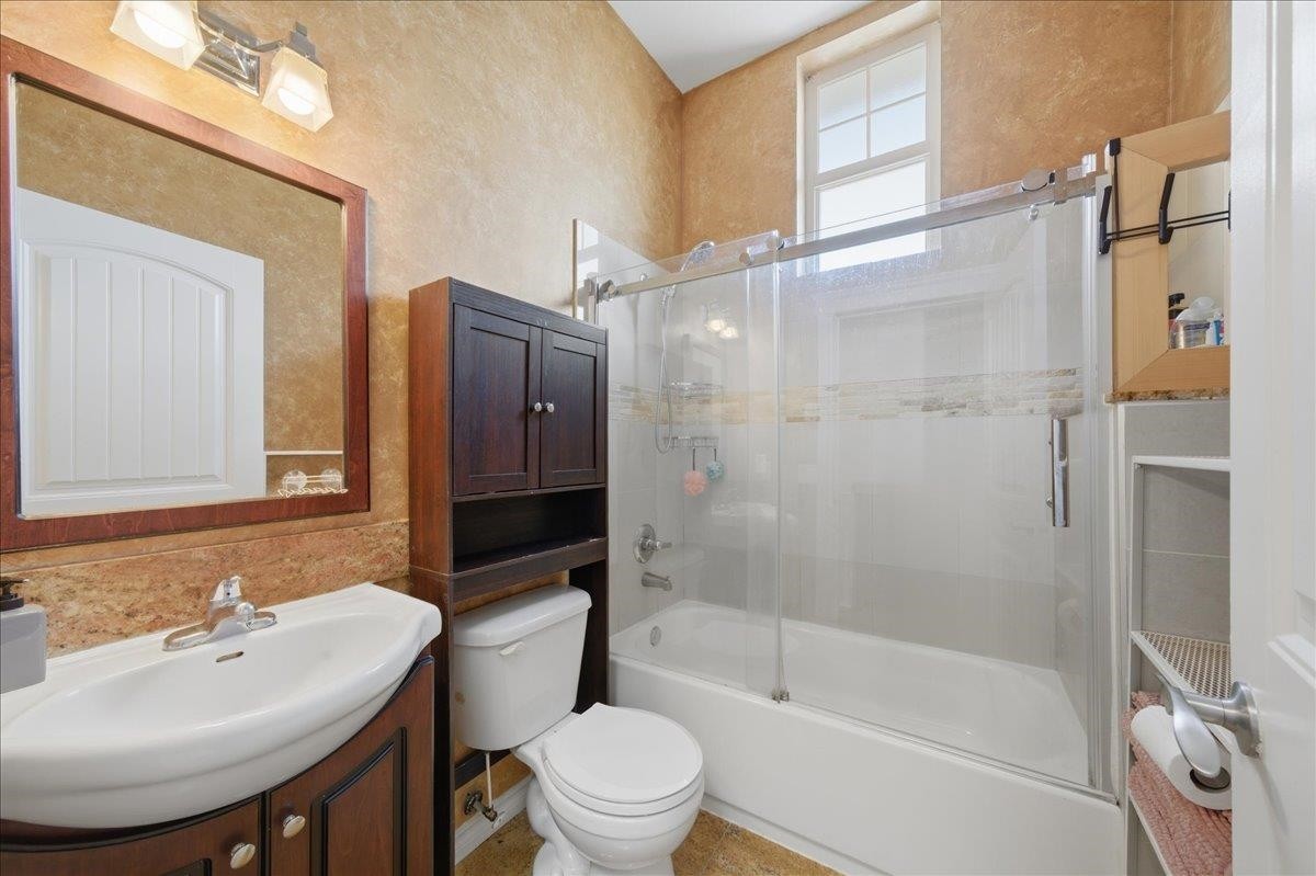 7694 Buller Avenue, Burnaby, BC - Indoor Photo Showing Bathroom
