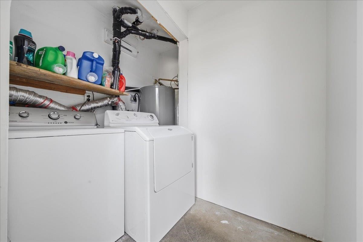 7694 Buller Avenue, Burnaby, BC - Indoor Photo Showing Laundry Room
