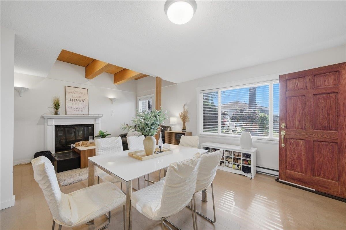 7694 Buller Avenue, Burnaby, BC - Indoor Photo Showing Dining Room