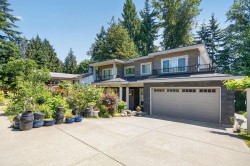 Main-7038 Fielding Court Burnaby, BC V5A 1Y5