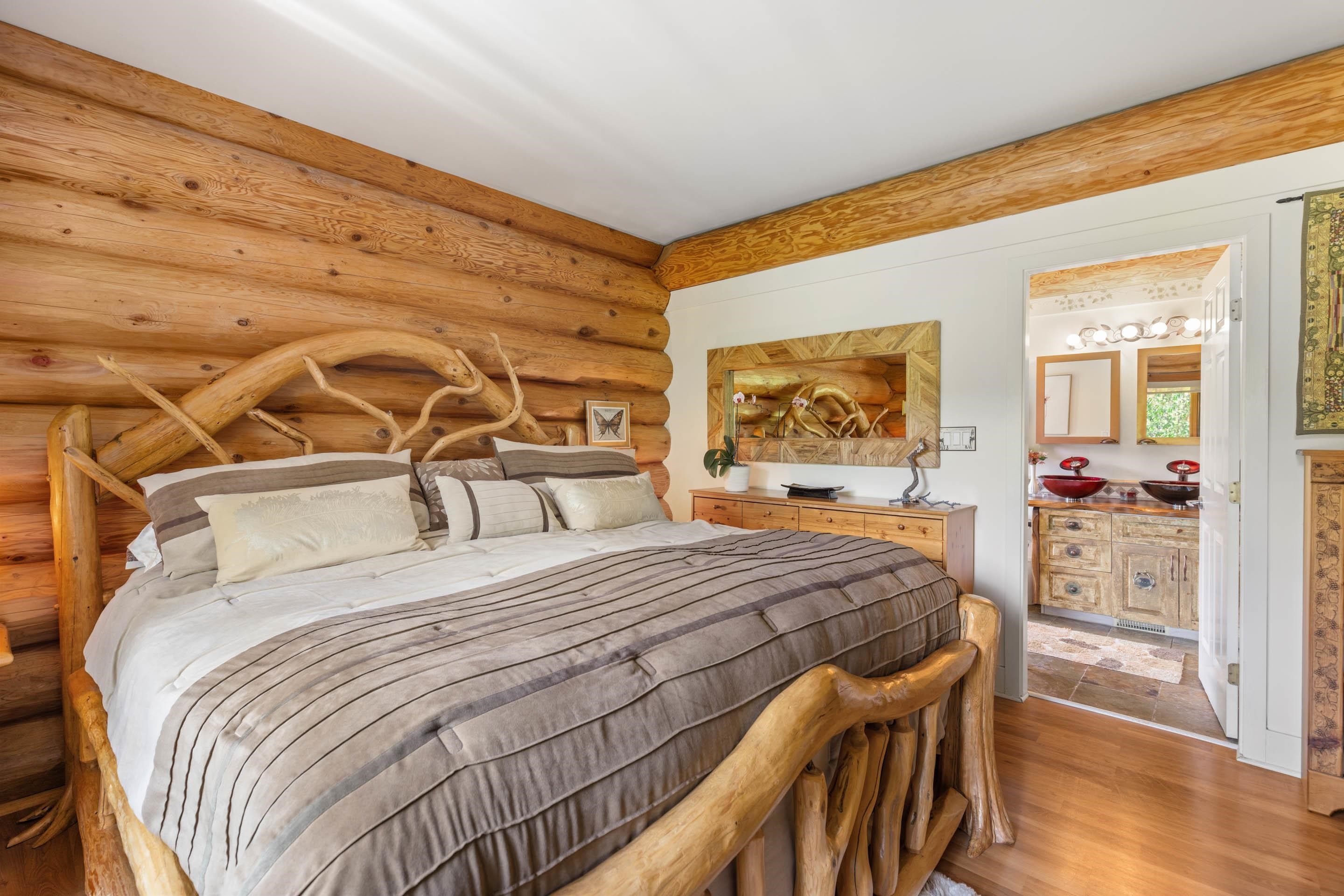 7744 Owl Ridge Road, Mount Currie, BC - Indoor Photo Showing Bedroom