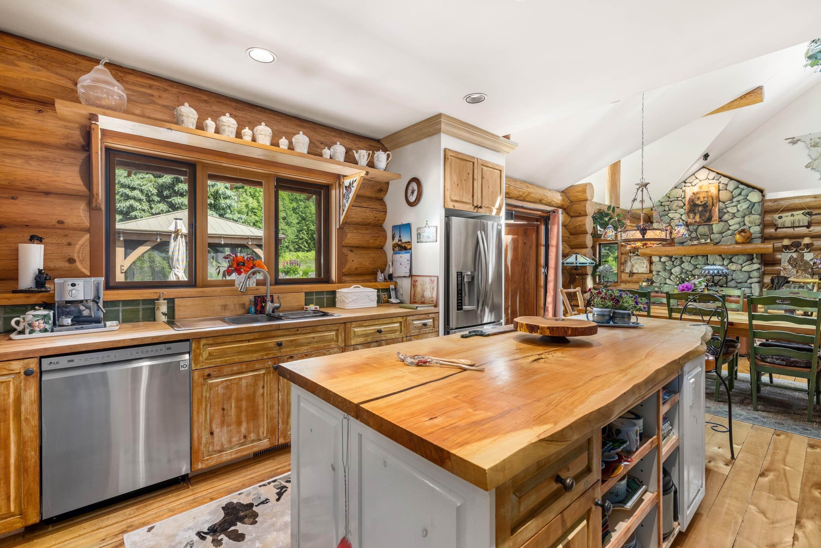 7744 Owl Ridge Road, Mount Currie, BC - Indoor Photo Showing Kitchen