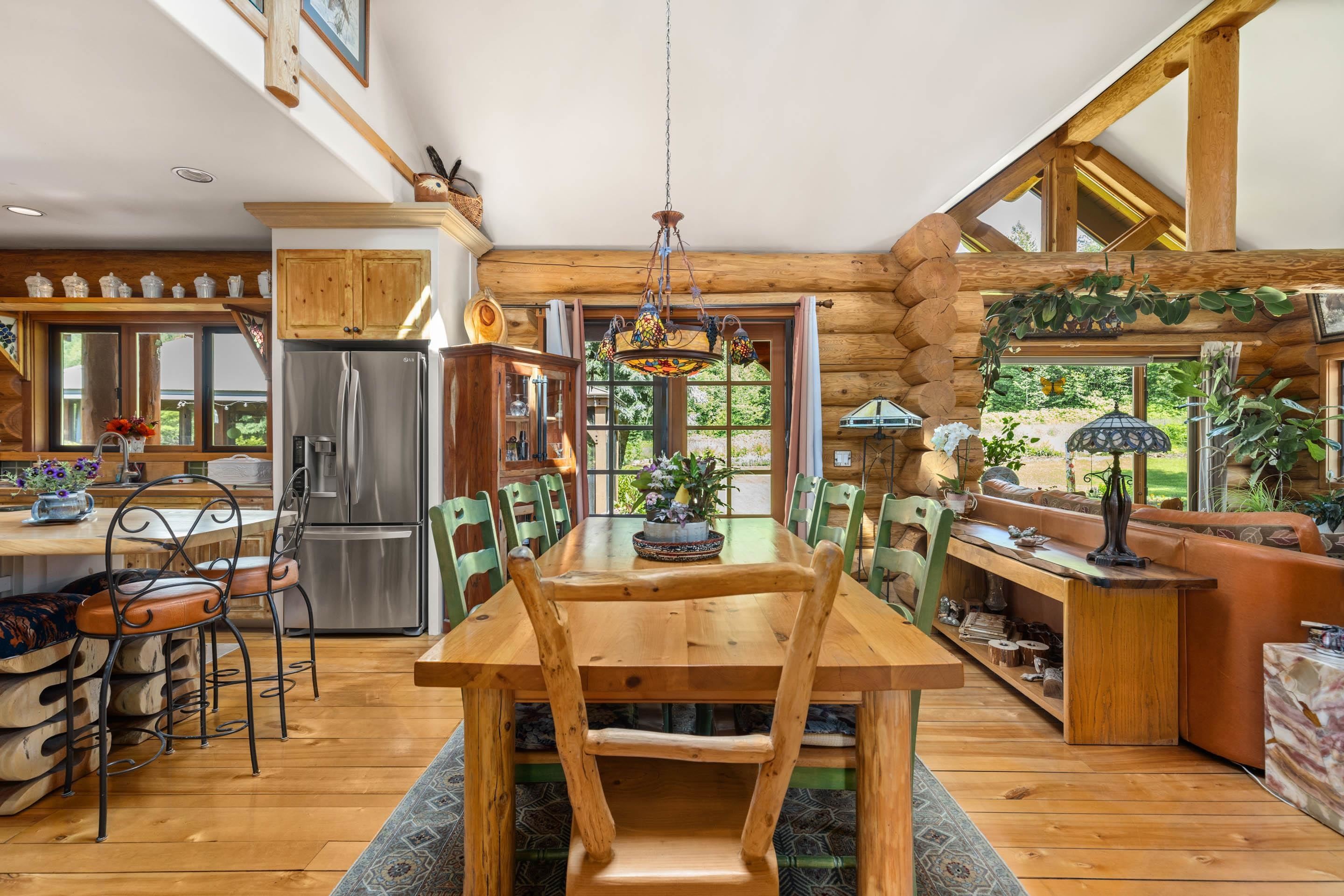 7744 Owl Ridge Road, Mount Currie, BC - Indoor Photo Showing Dining Room