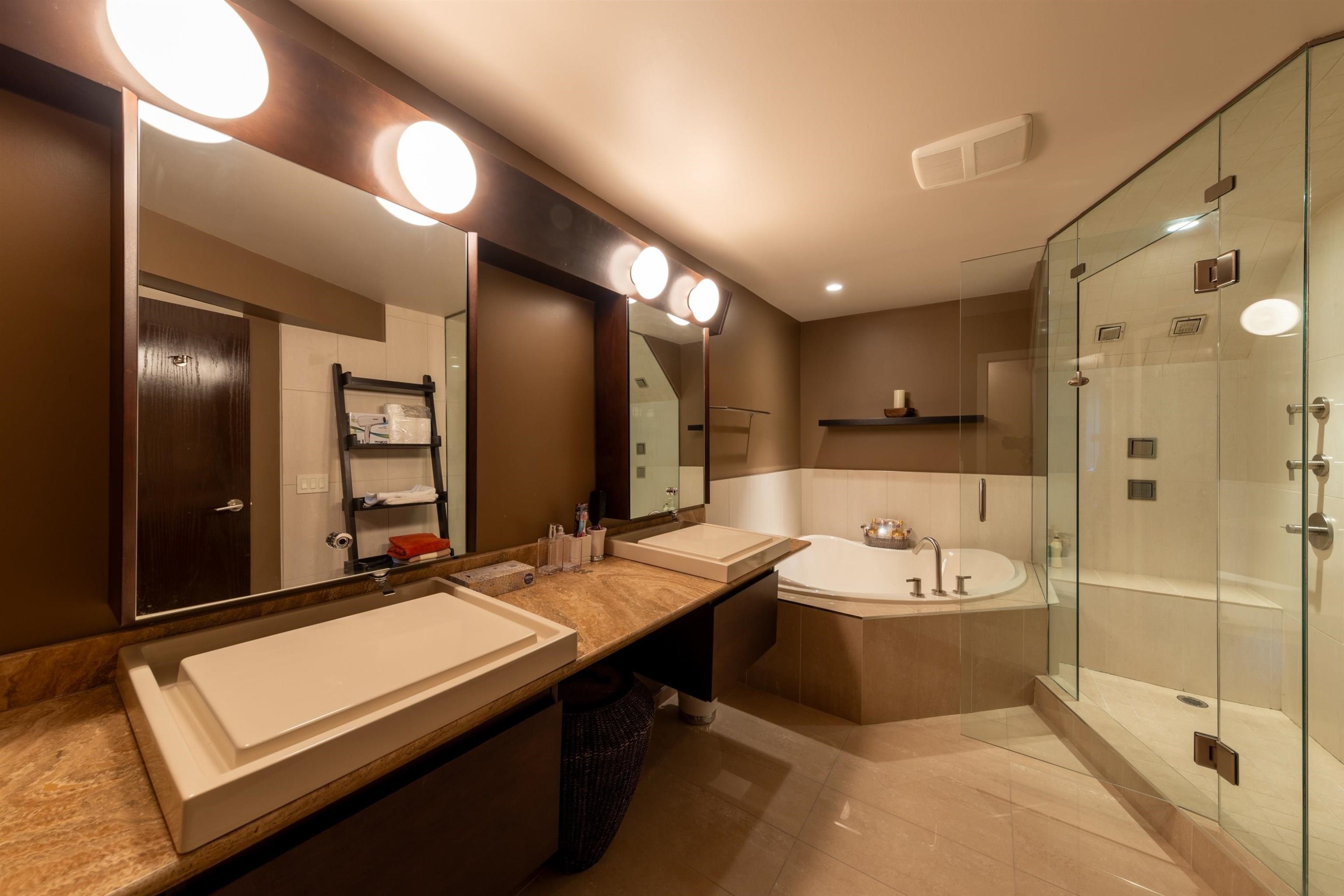 1109 Hillside Road, West Vancouver, BC