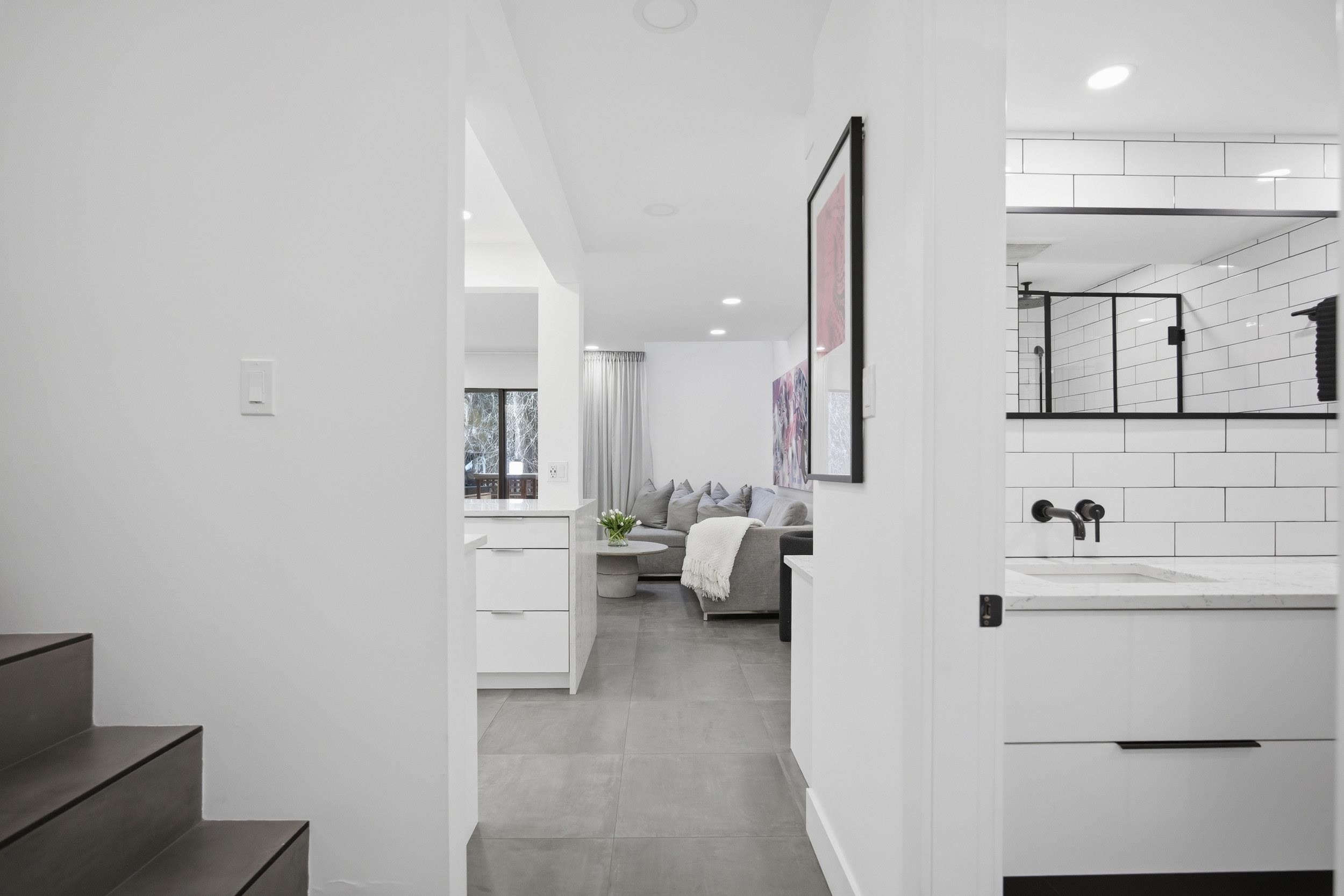 3321 Mountain Highway, North Vancouver, BC