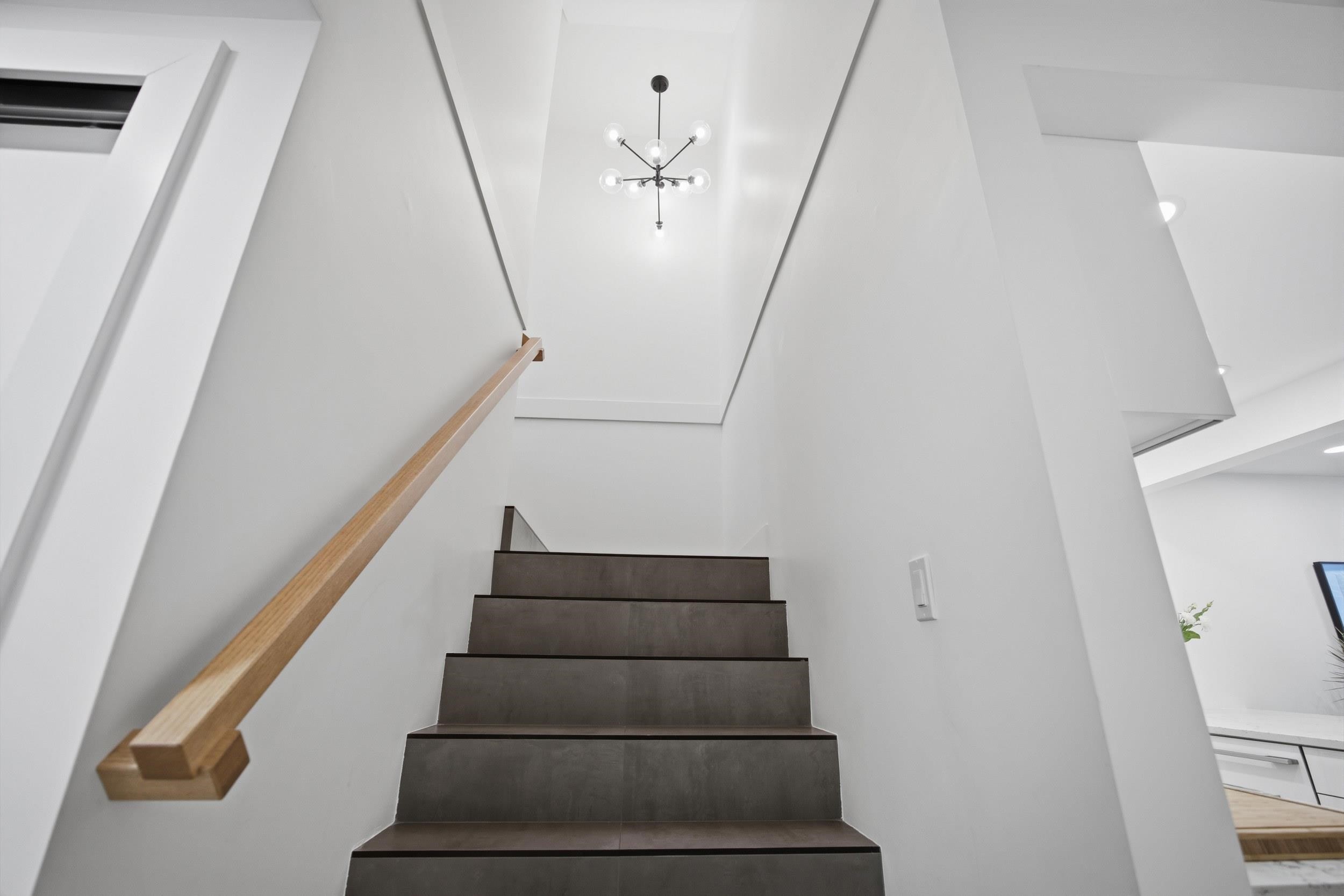 3321 Mountain Highway, North Vancouver, BC