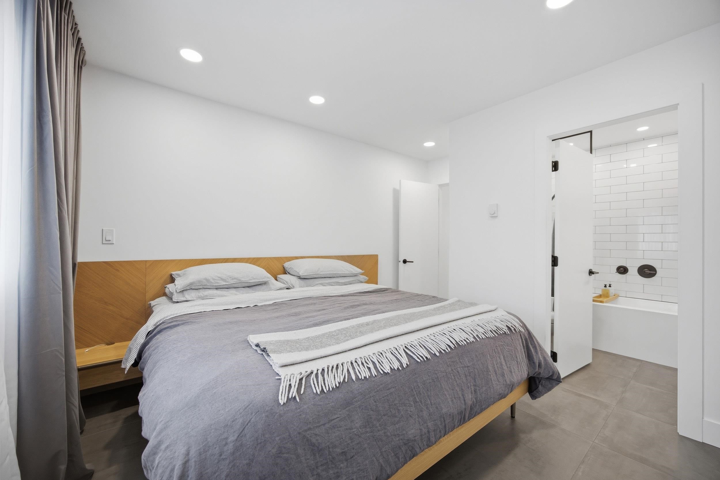 3321 Mountain Highway, North Vancouver, BC