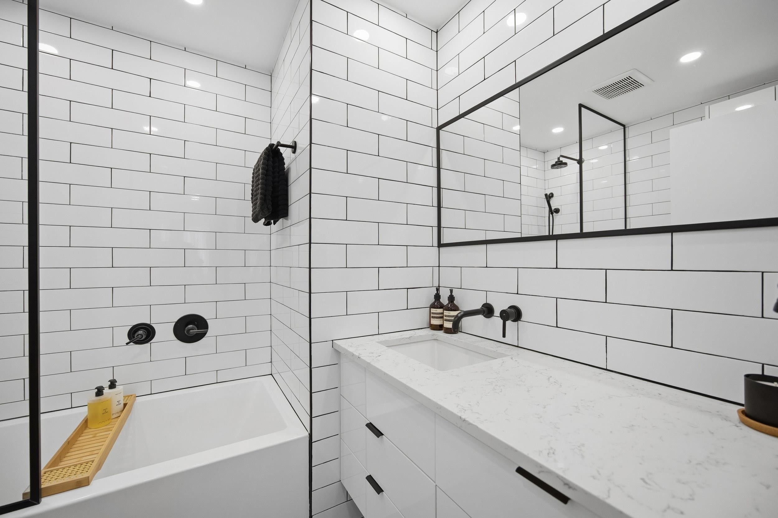 3321 Mountain Highway, North Vancouver, BC