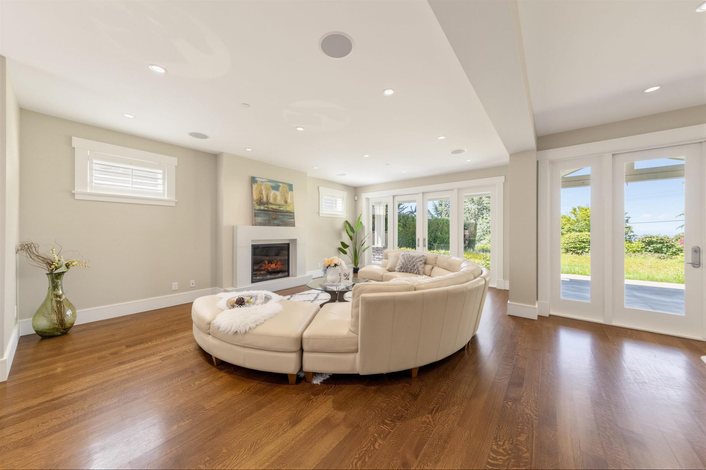 2645 Rosebery Avenue, West Vancouver, BC