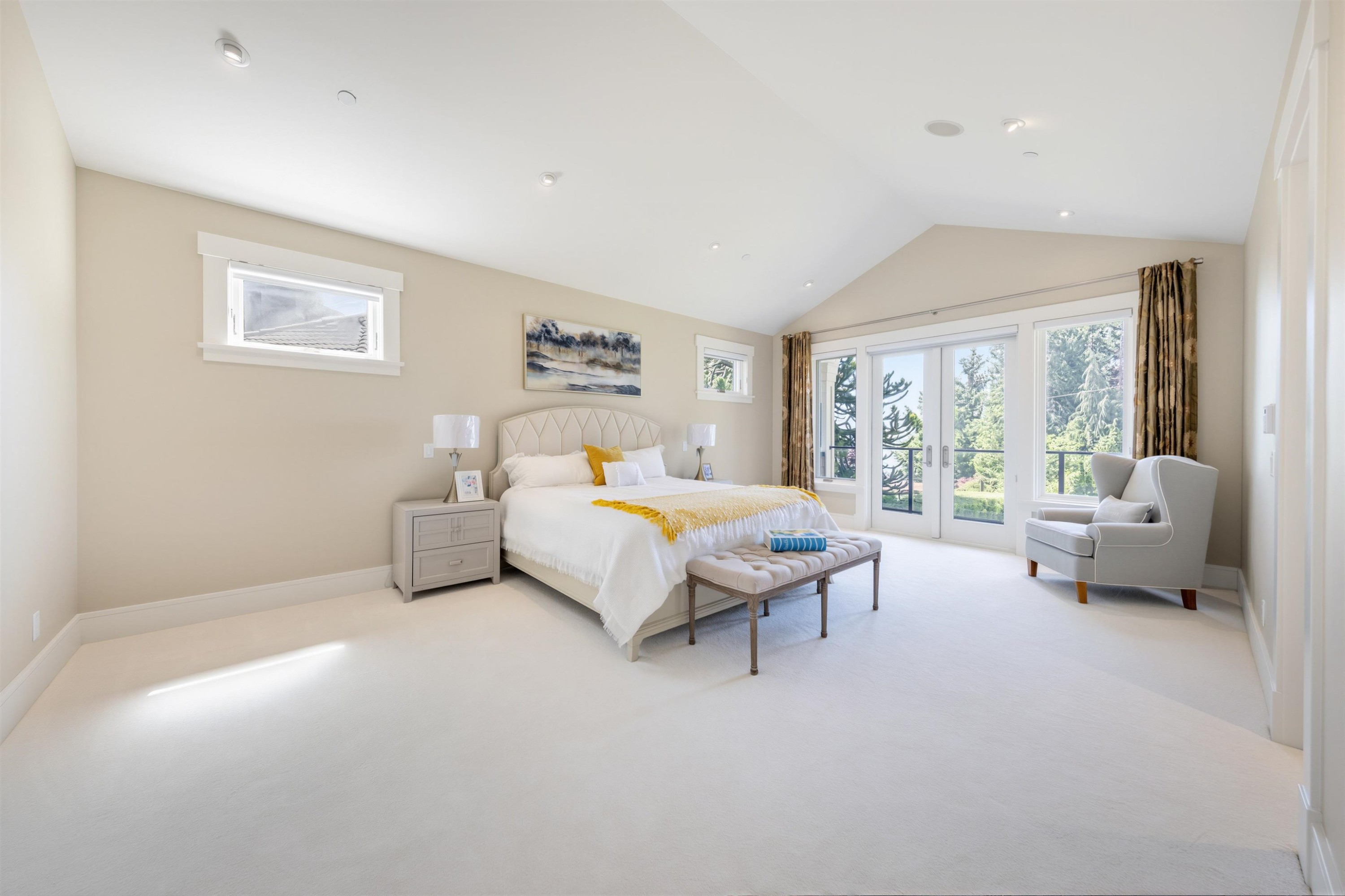 2645 Rosebery Avenue, West Vancouver, BC