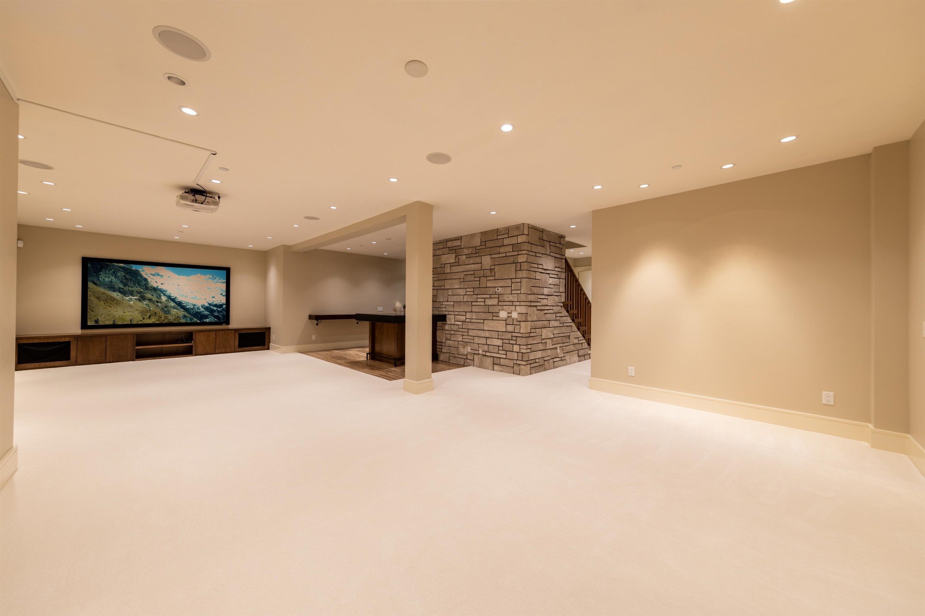 2645 Rosebery Avenue, West Vancouver, BC