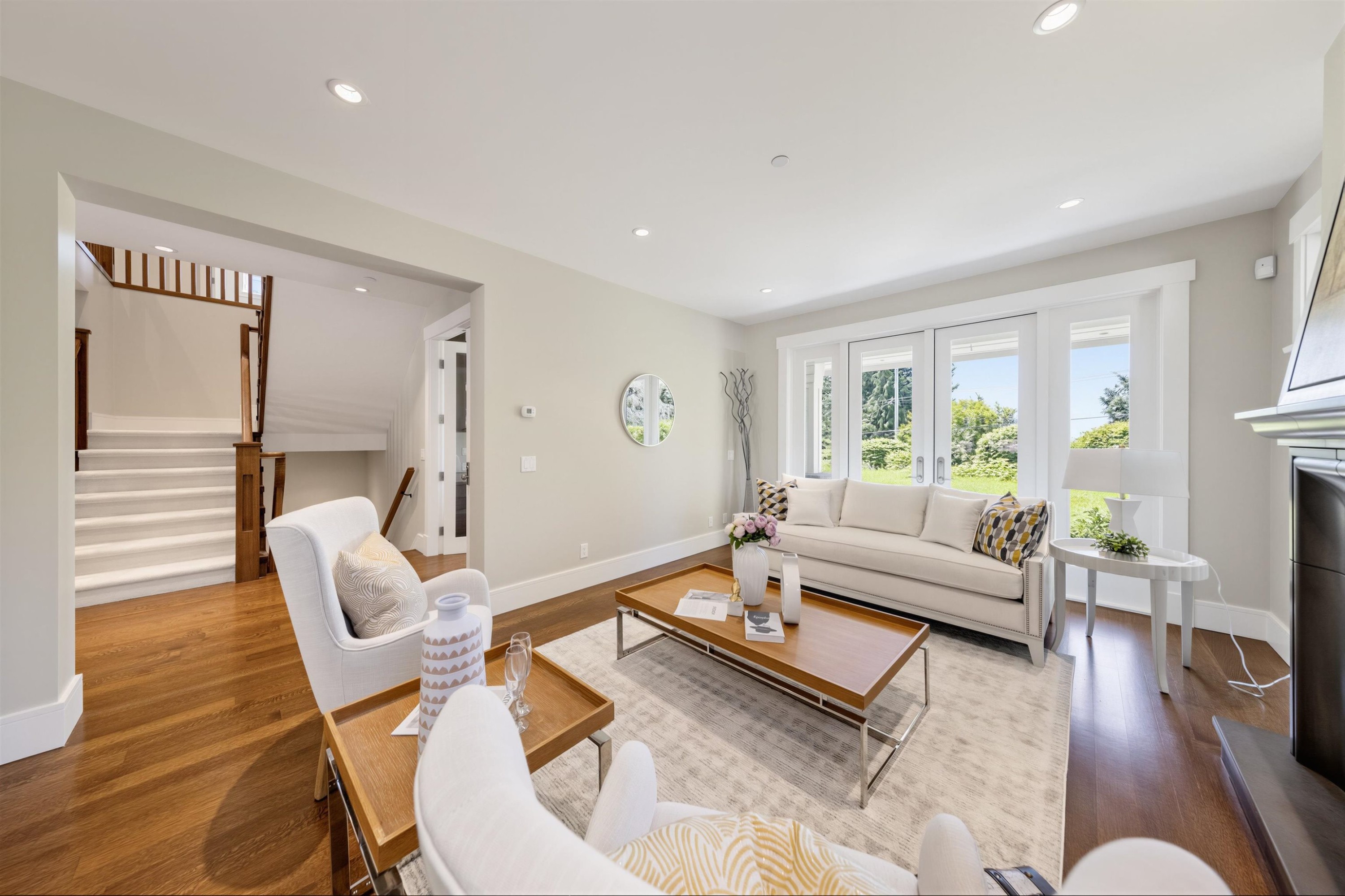 2645 Rosebery Avenue, West Vancouver, BC
