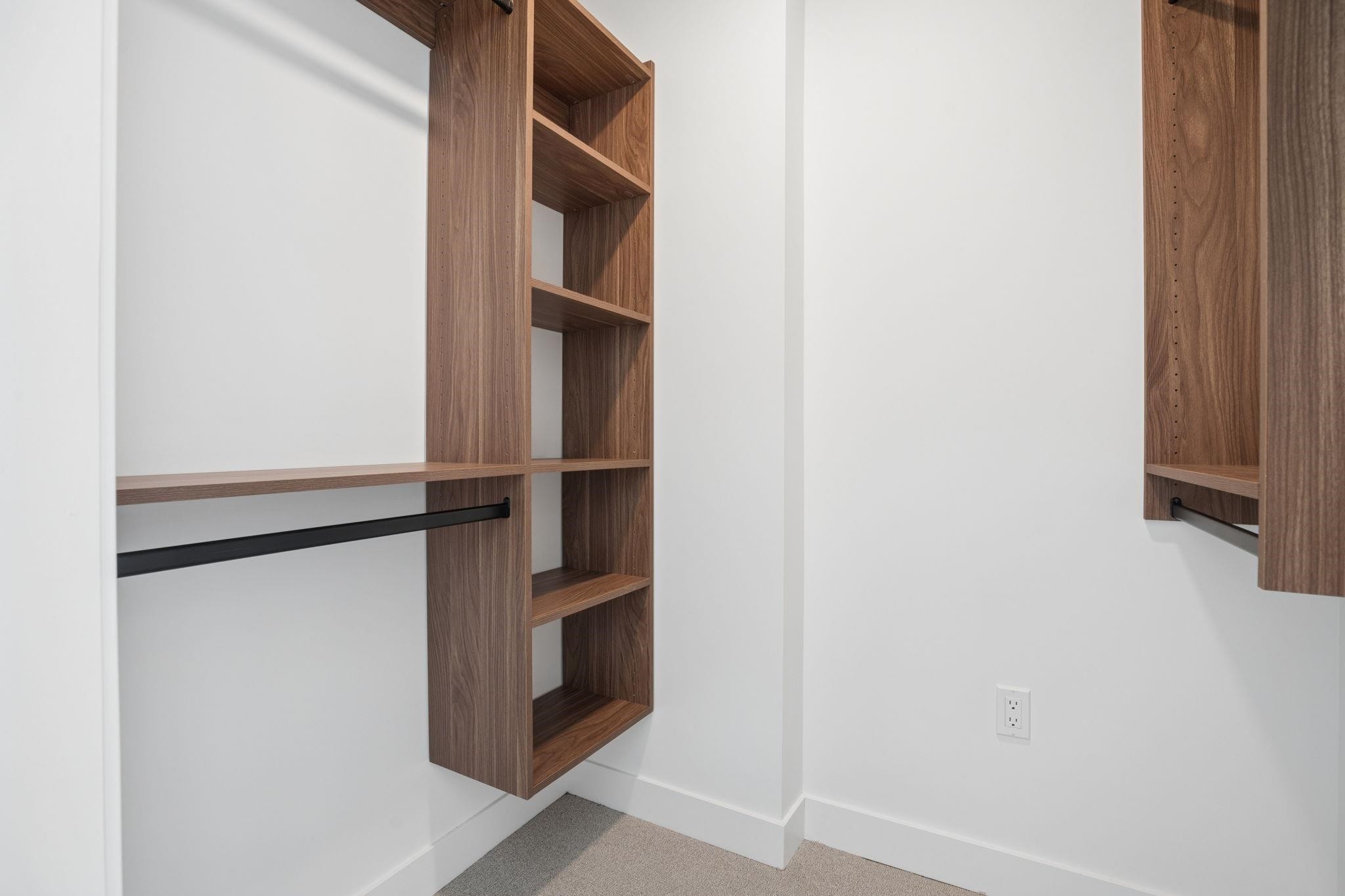 563-422 3Rd Street E, North Vancouver, BC