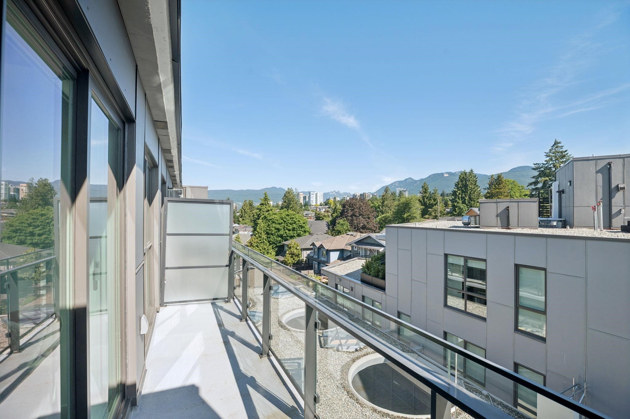 563-422 3Rd Street E, North Vancouver, BC