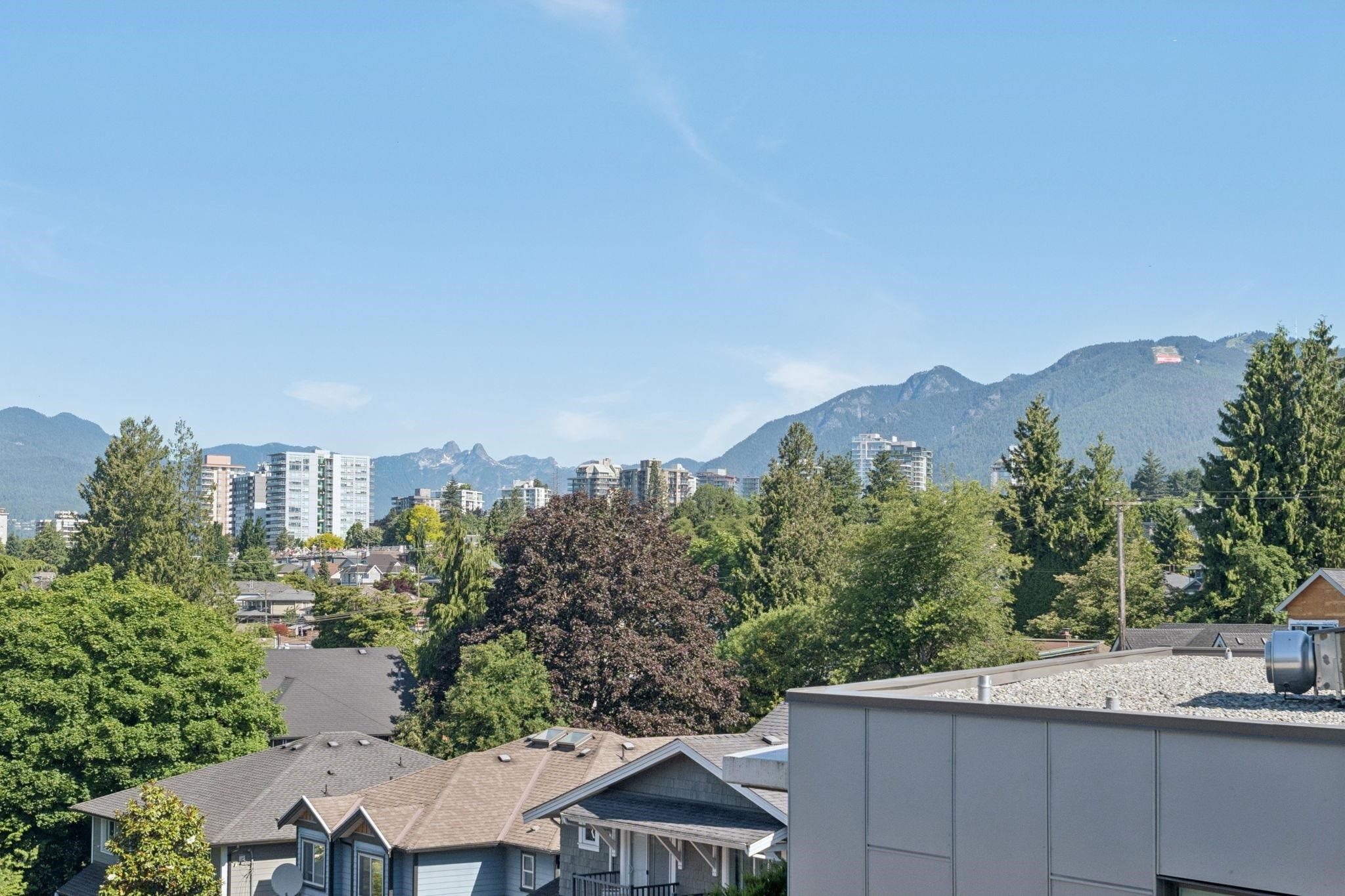 563-422 3Rd Street E, North Vancouver, BC