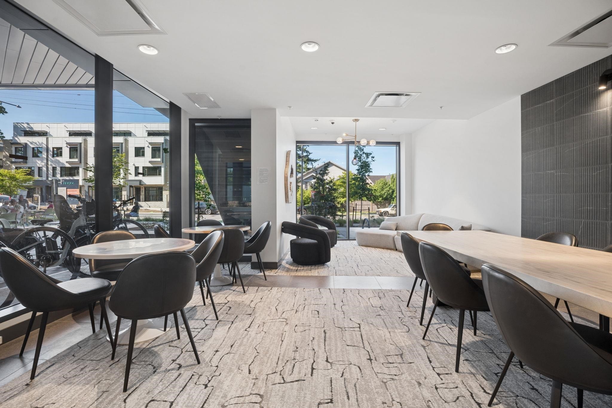 563-422 3Rd Street E, North Vancouver, BC