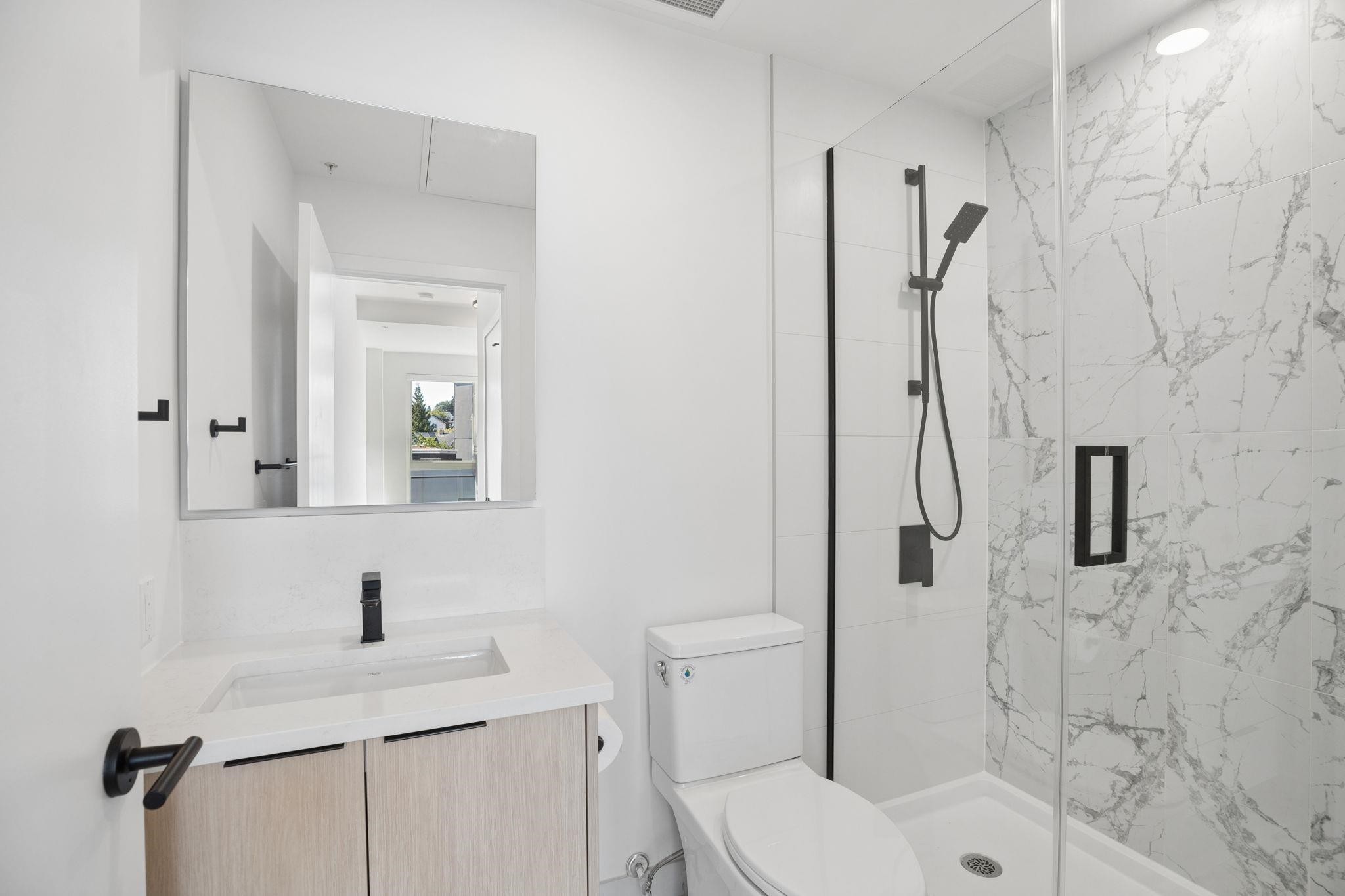 563-422 3Rd Street E, North Vancouver, BC