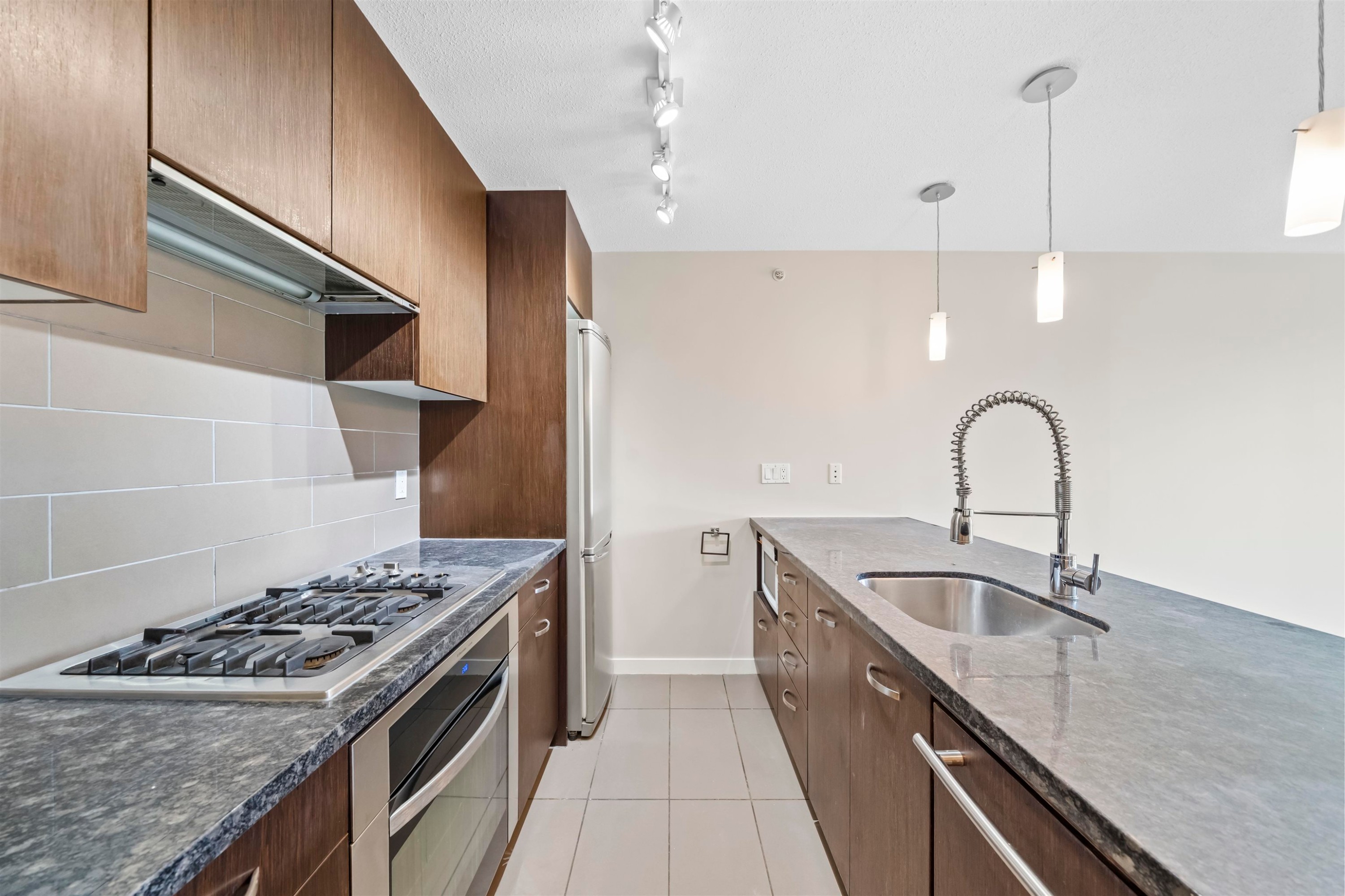 608-2982 Burlington Drive, Coquitlam, BC