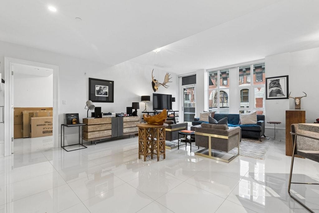 304-1102 Hornby Street, Vancouver, BC