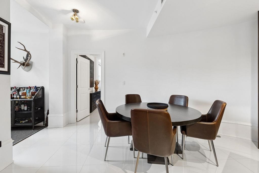 304-1102 Hornby Street, Vancouver, BC