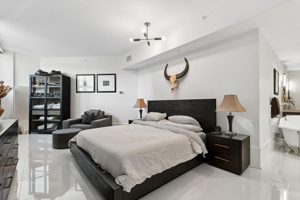 304-1102 Hornby Street, Vancouver, BC