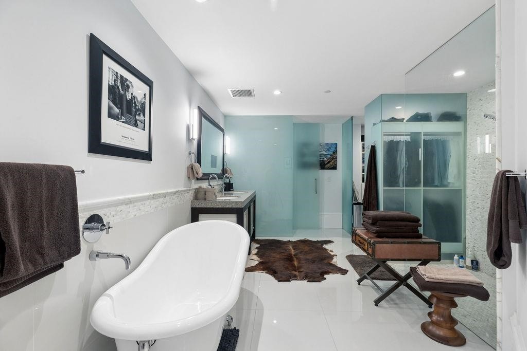 304-1102 Hornby Street, Vancouver, BC