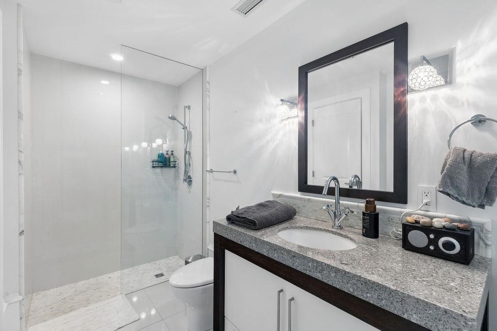 304-1102 Hornby Street, Vancouver, BC