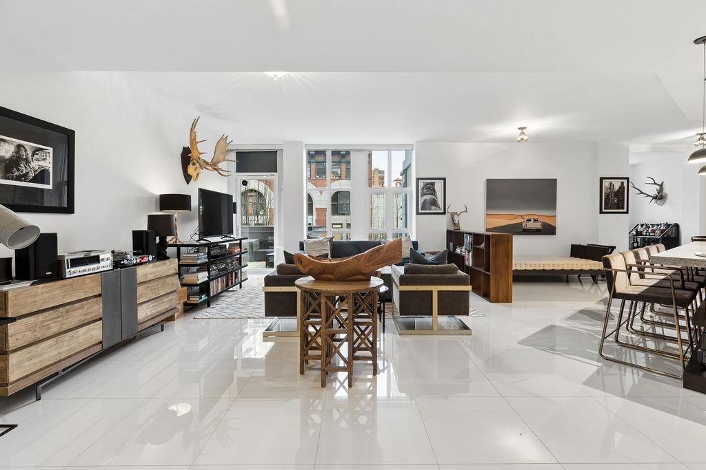 304-1102 Hornby Street, Vancouver, BC