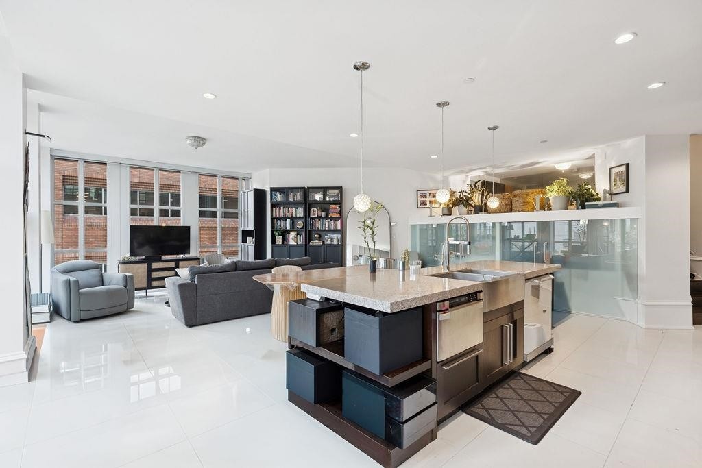 402-1102 Hornby Street, Vancouver, BC