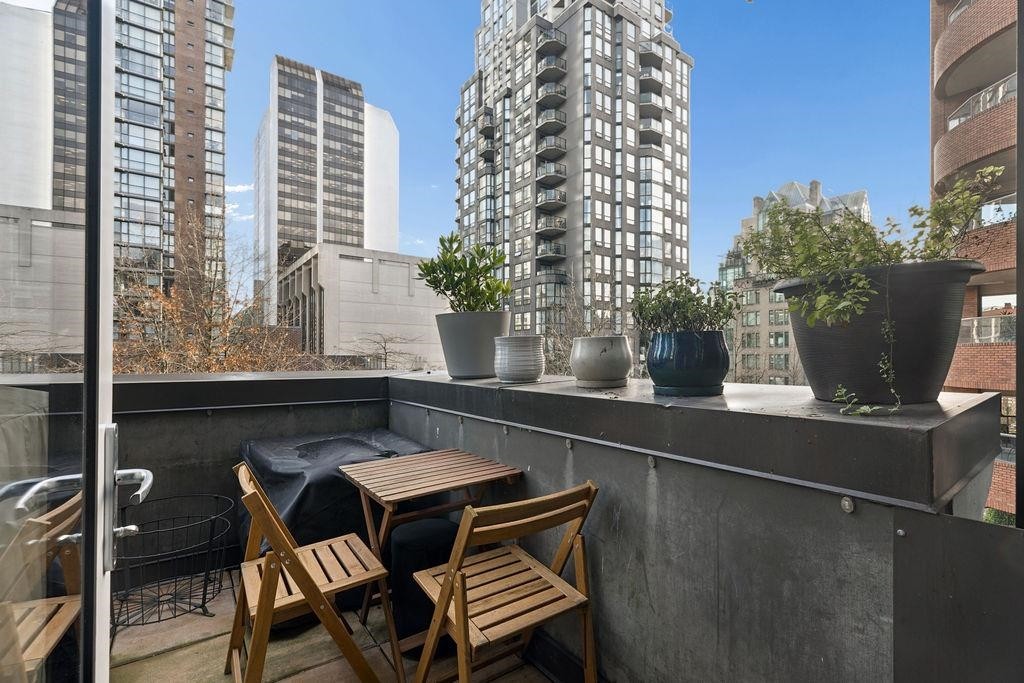 402-1102 Hornby Street, Vancouver, BC