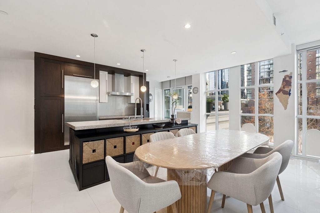 402-1102 Hornby Street, Vancouver, BC